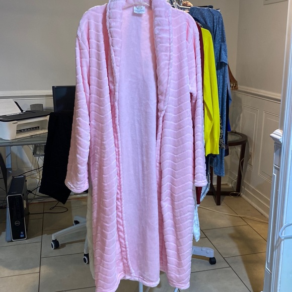 Other - No name one size fits most Robe good condition